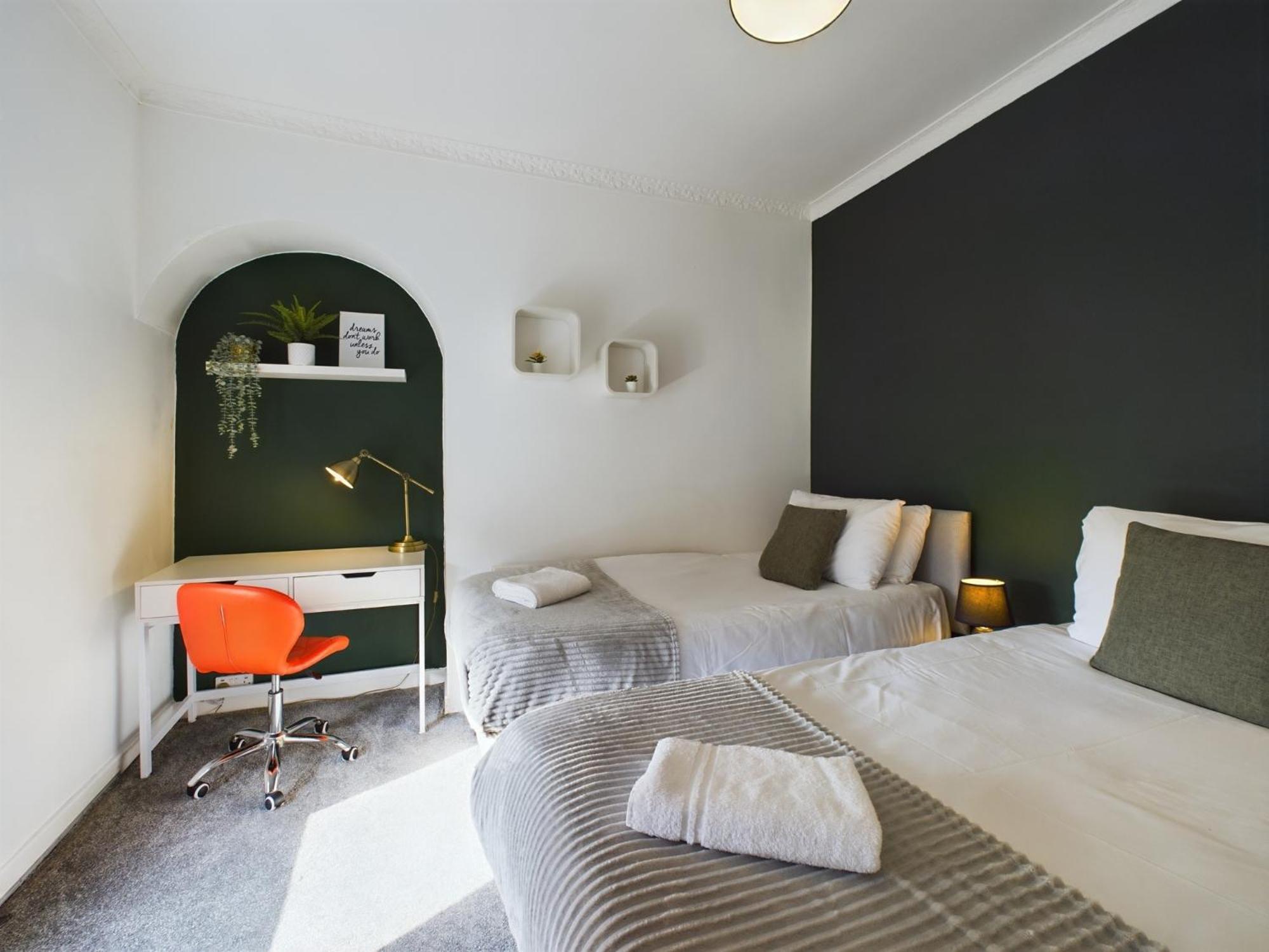 Charming Apartments - Cosy Retreat - Short Drive To City Centre - Free Parking ลิเวอร์พูล ภายนอก รูปภาพ